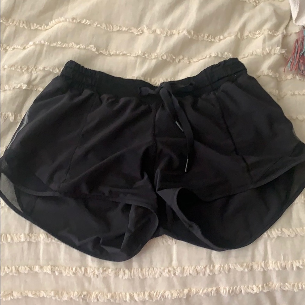 black lululemon shorts